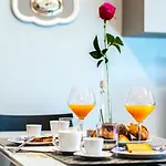Oltrarno Lily Suite